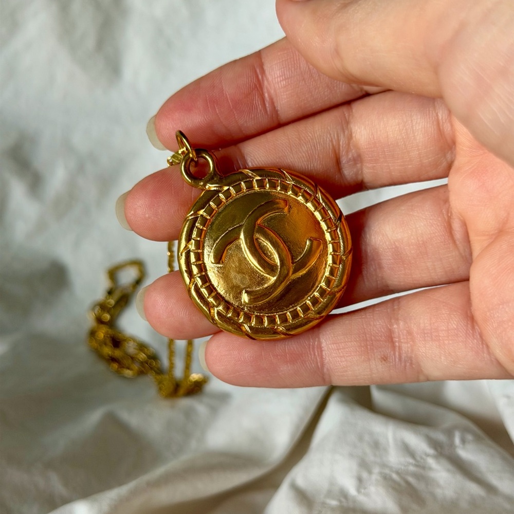 Large Chanel Pendant Necklace - Picture 3 of 16